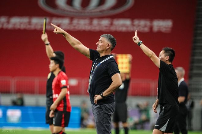 76人一签四裁！新赛季14+3阵容出炉：2米29法尔获双向合同